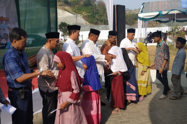 Asosiasi Pengusaha Suralaya santuni puluhan anak yatim