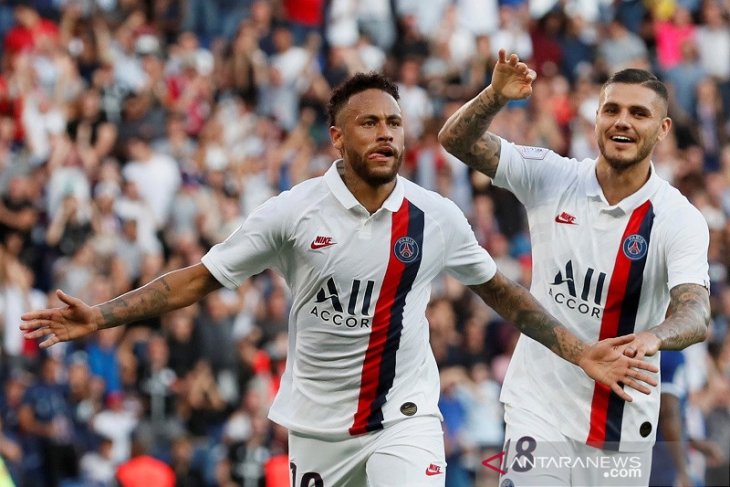 Neymar kembali cetak gol salto