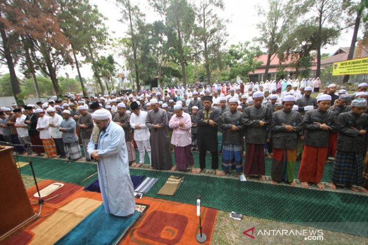 Dinas Kehutanan Kalsel Melaksanakan Shalat Minta Hujan