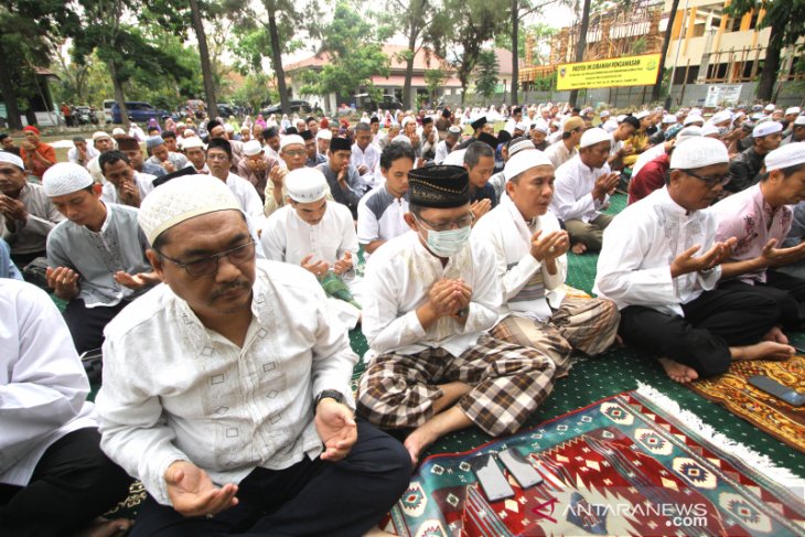 Dinas Kehutanan Kalsel Melaksanakan Shalat Minta Hujan