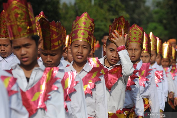 Parade Konsulat santri Al Amin Sumenep