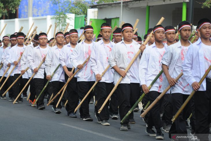 Parade Konsulat santri Al Amin Sumenep