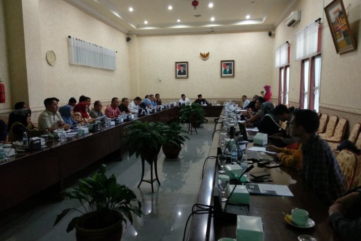 DPRD kumpulkan pegiat lingkungan bahas penanganan karhutla