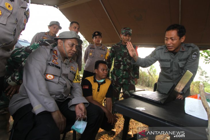 Kapolda Bersama Danrem Melakukan Pemadaman Karhutla