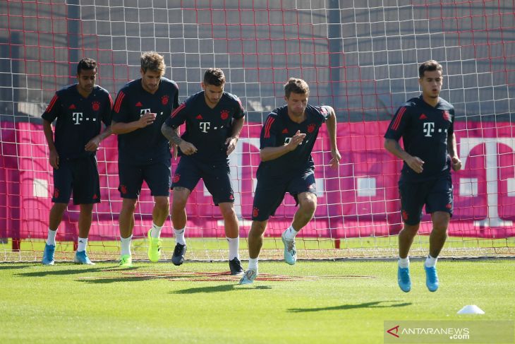 Bayern Munich memberlakukan jarak fisik dalam latihan