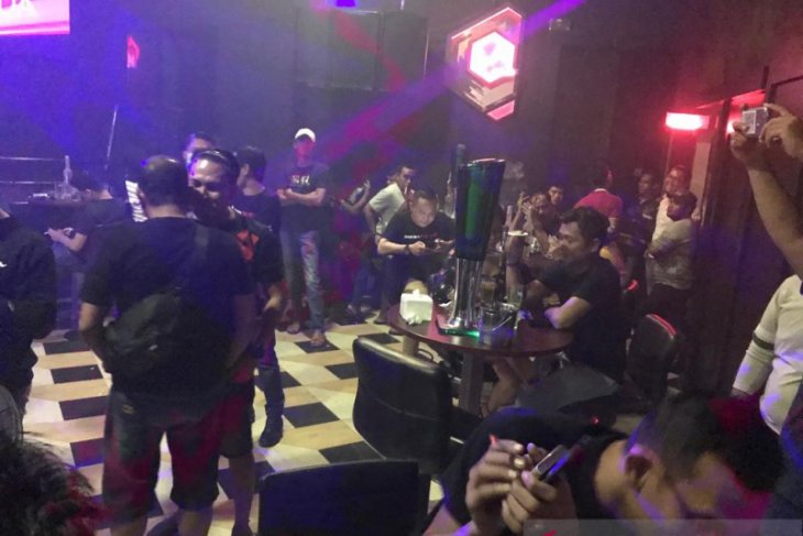 Polisi Jambi razia tempat hiburan malam sekaligus cari buronan kriminal