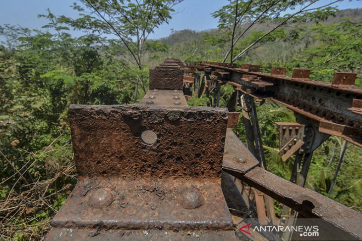 Jembatan Kereta Api Cikacepit Peninggalan Belanda