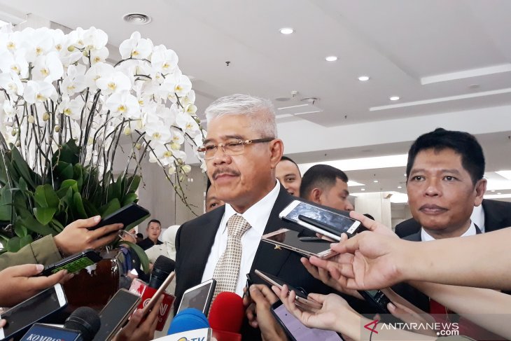Mahkamah Agung diminta tunda seluruh persidangan
