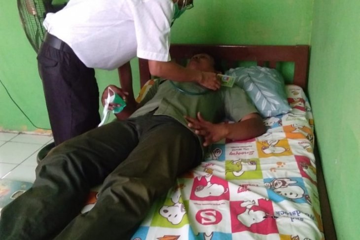 Dinkes Batanghari berikan pengobatan gratis bagi warga terpapar kabut asap