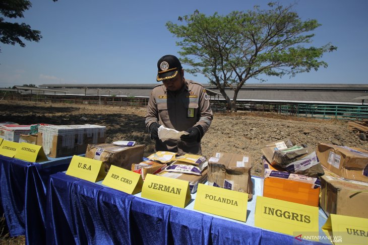 Pemusnahan komoditas pertanian tanpa dokumen