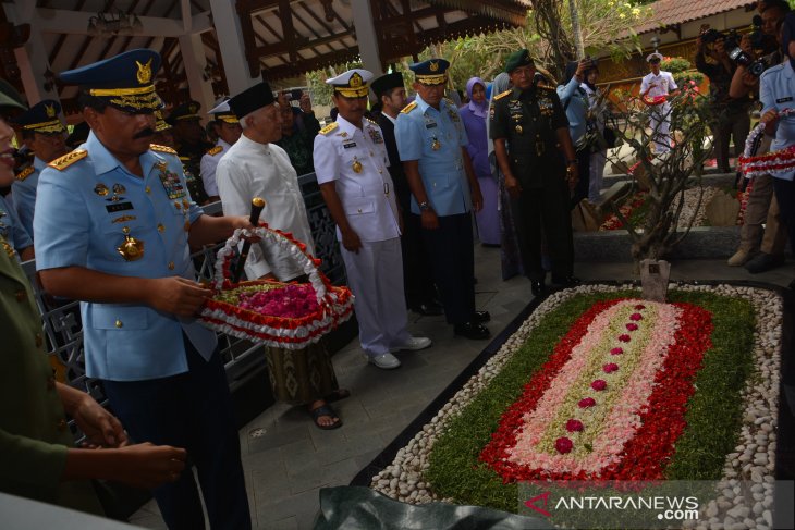 Panglima TNI berziarah ke makam Gus Dur