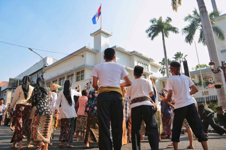 Insiden Perobekan Bendera Belanda Diperingati Di Kota Surabaya - ANTARA ...