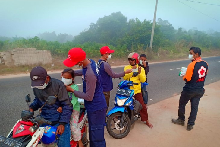 PMI Babel bagikan 7.000 masker ke warga terdampak asap karhutla
