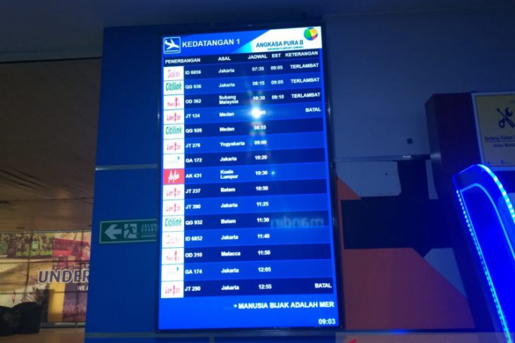 Di Bandara Pekanbaru, tiga pesawat kesulitan mendarat akibat asap pekat