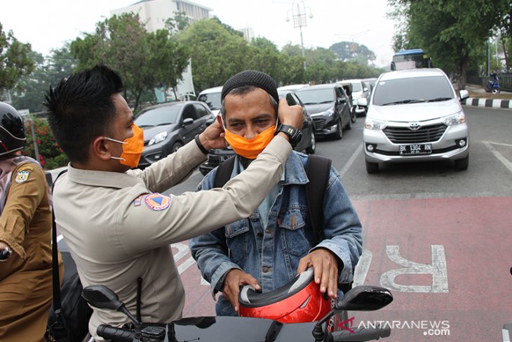 BPBA bagi 5.000 masker bagi pengguna jalan di Banda Aceh