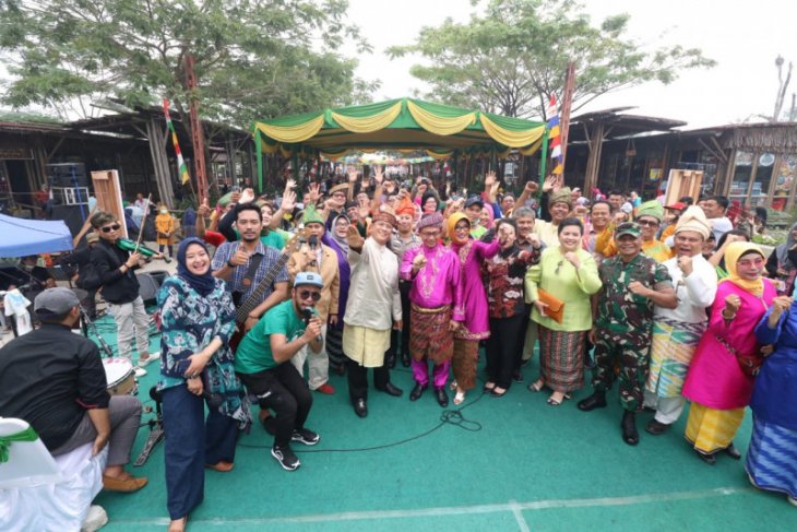 Pengunjung di Tugu Khatulistiwa Pontianak meningkat 200 persen