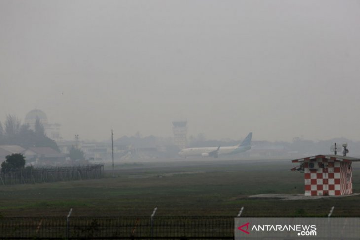 Aktivitas penerbangan dibatalkan akibat kabut asap selimuti Aceh