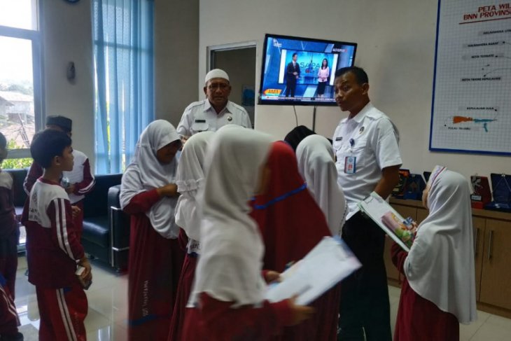 Siswa SD Insan Tama Ternate berkunjung ke BNNP Malut cegah narkoba