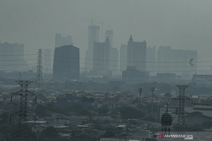 Kondisi cuaca Jakarta Jumat pagi peringkat keempat terburuk