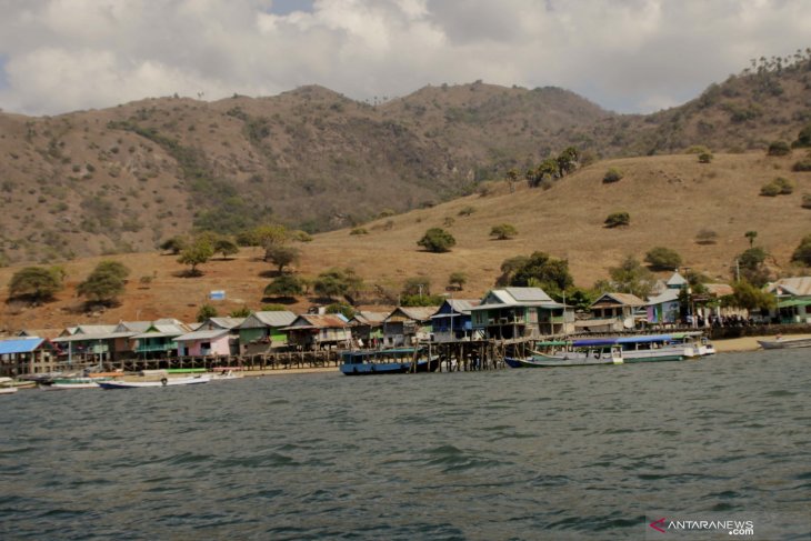 Dragon islanders oppose closing of Komodo Island