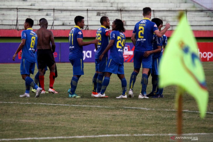 Demo di Surabaya dan Bandung paksa Persib dan Persebaya tunda pertandingan