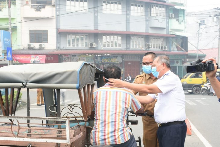 Pemkot Tebing Tinggi bagikan 15 ribu masker kepada masyarakat