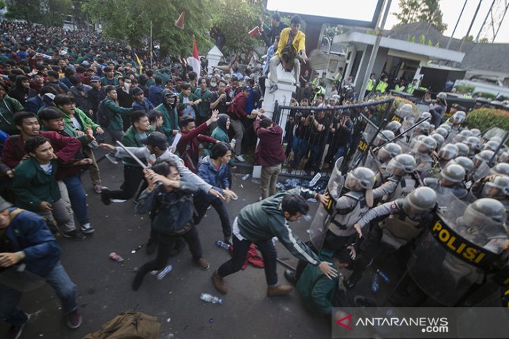 Aksi Unjuk Rasa Mahasiswa Jawa Barat