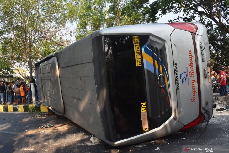 Kecelakaan bus di Madiun