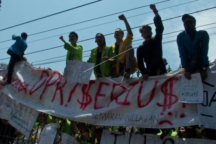 Unjuk rasa mahasiswa tolak UU KPK hasil revisi dan RUU KUHP