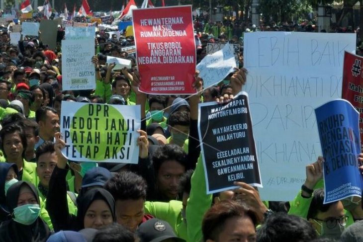 Unjuk rasa mahasiswa tolak UU KPK hasil revisi dan RUU KUHP