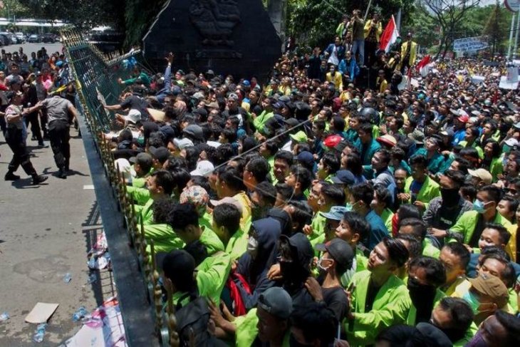 Unjuk rasa mahasiswa tolak UU KPK hasil revisi dan RUU KUHP