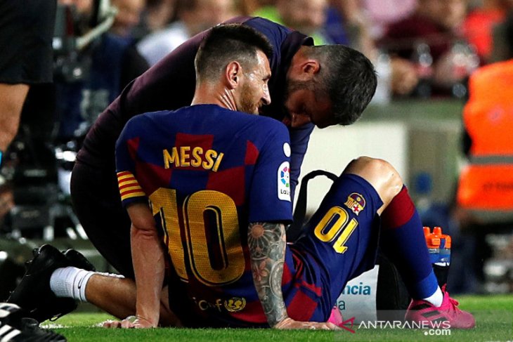 Messi cedera, Barcelona menang 2-1 atas Villarreal