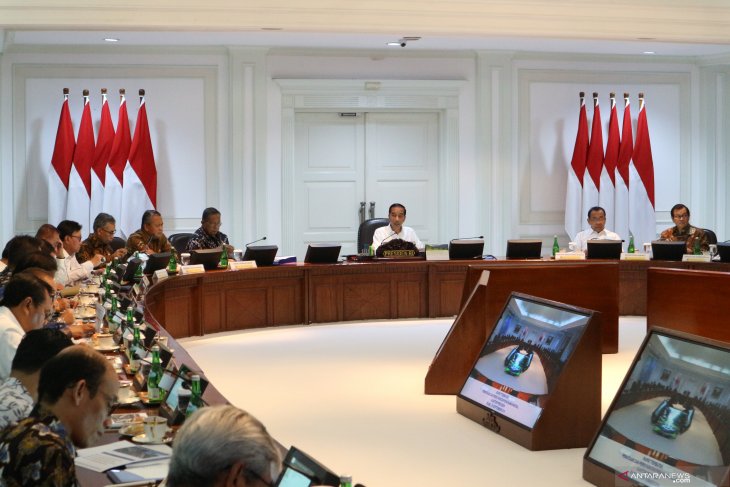 Tingkatkan investasi, Presiden bahas upaya penataan penanaman modal
