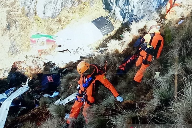Joint team moves Twin otter crash victims' remains to Timika
