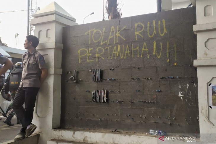 Pascaaksi di DPRD Jabar, Polisi amankan 68 orang