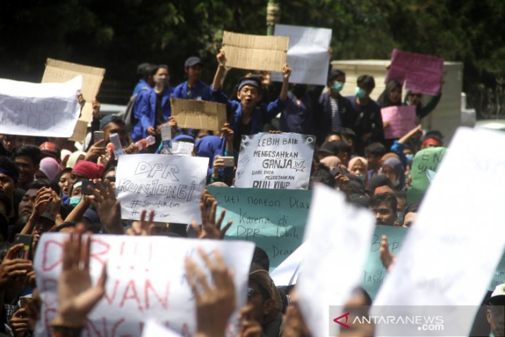 Aksi Unjuk Rasa Mahasiswa Kalsel