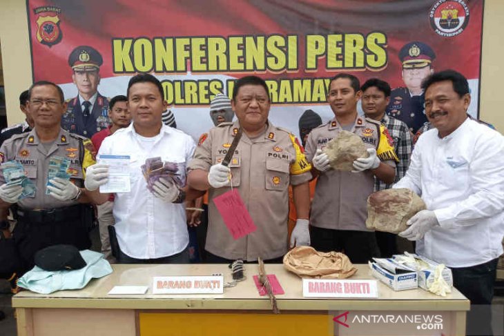 Polres Indramayu bekuk tiga pelaku pembunuhan berencana terhadap seorang pria