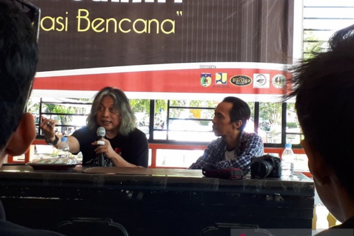 Direktur GFJ ANTARA bekali fotografer Palu memotret lokasi bencana