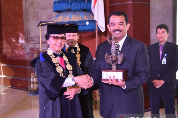 Bupati Badung raih Udayana Award 2019