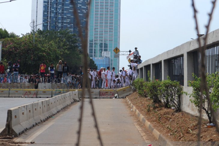 Polisi imbau anak di bawah umur tinggalkan area demo di DPR