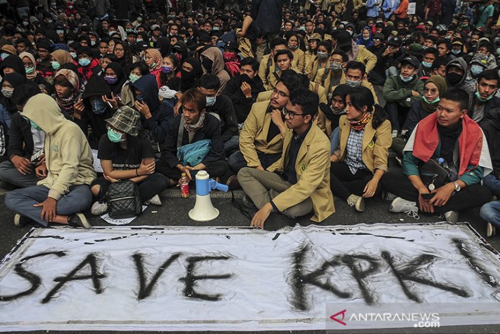 Unjuk Rasa Mahasiswa dan Pelajar di Bandung