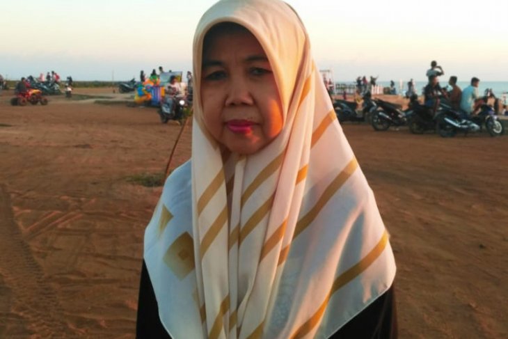 Hj Saidah, mendirikan yayasan pendidikan untuk pengabdian