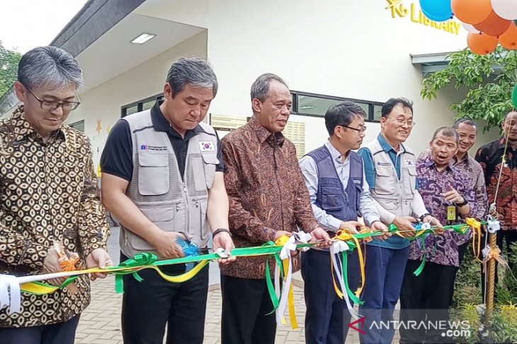 Bukopin bersama SP KB Kookmin Bank perbaiki sarana pendidikan di Bogor