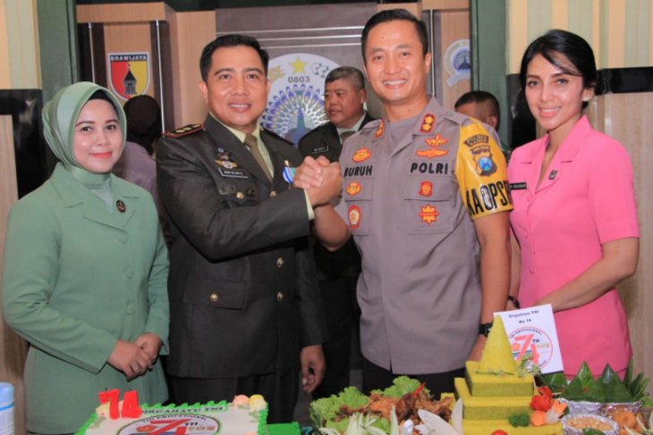 Kapolres Madiun datangi Kodim ucapkan selamat HUT TNI