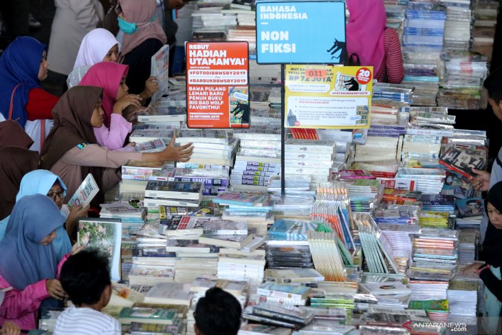 Pameran buku di Surabaya