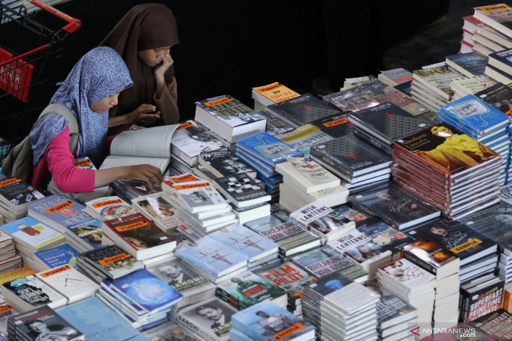 Pameran buku di Surabaya