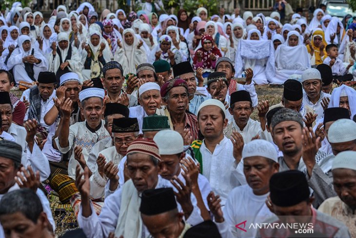 Salat Meminta Hujan di Tasikmalaya