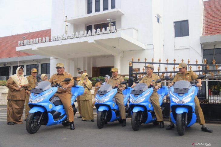 Wali Kota serahkan kendaraan operasional Dinas Perdagangan