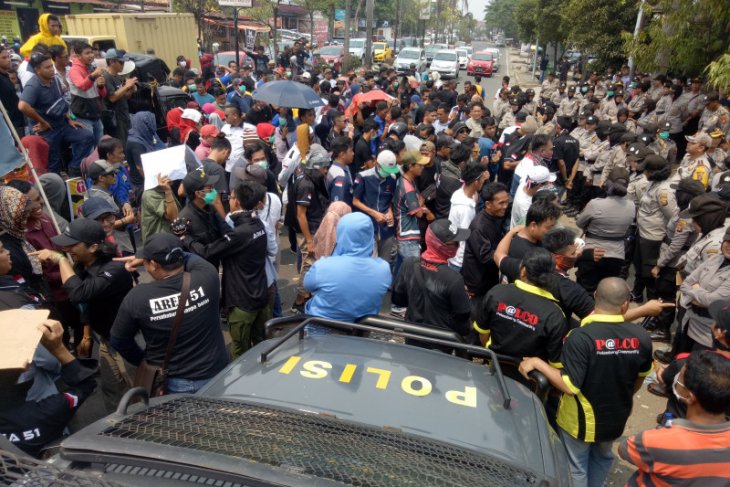 Terkait pemangkasan insentif, ratusan sopir serbu kantor Gojek Palembang