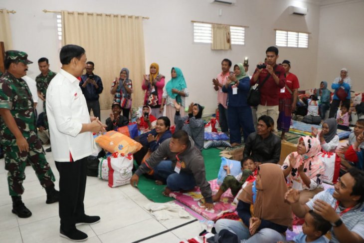 Menkopolkam Wiranto kunjungi pengungsi di Jayapura yang kembali ke Wamena